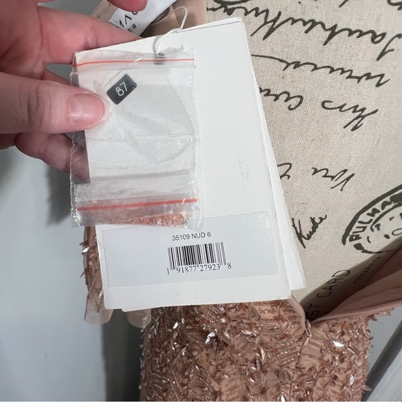 Mac Duggal Flutter Short Sleeve Surplice V-Neck Beaded Sheath Gown. Size 6 NWT - Picture 10 of 11